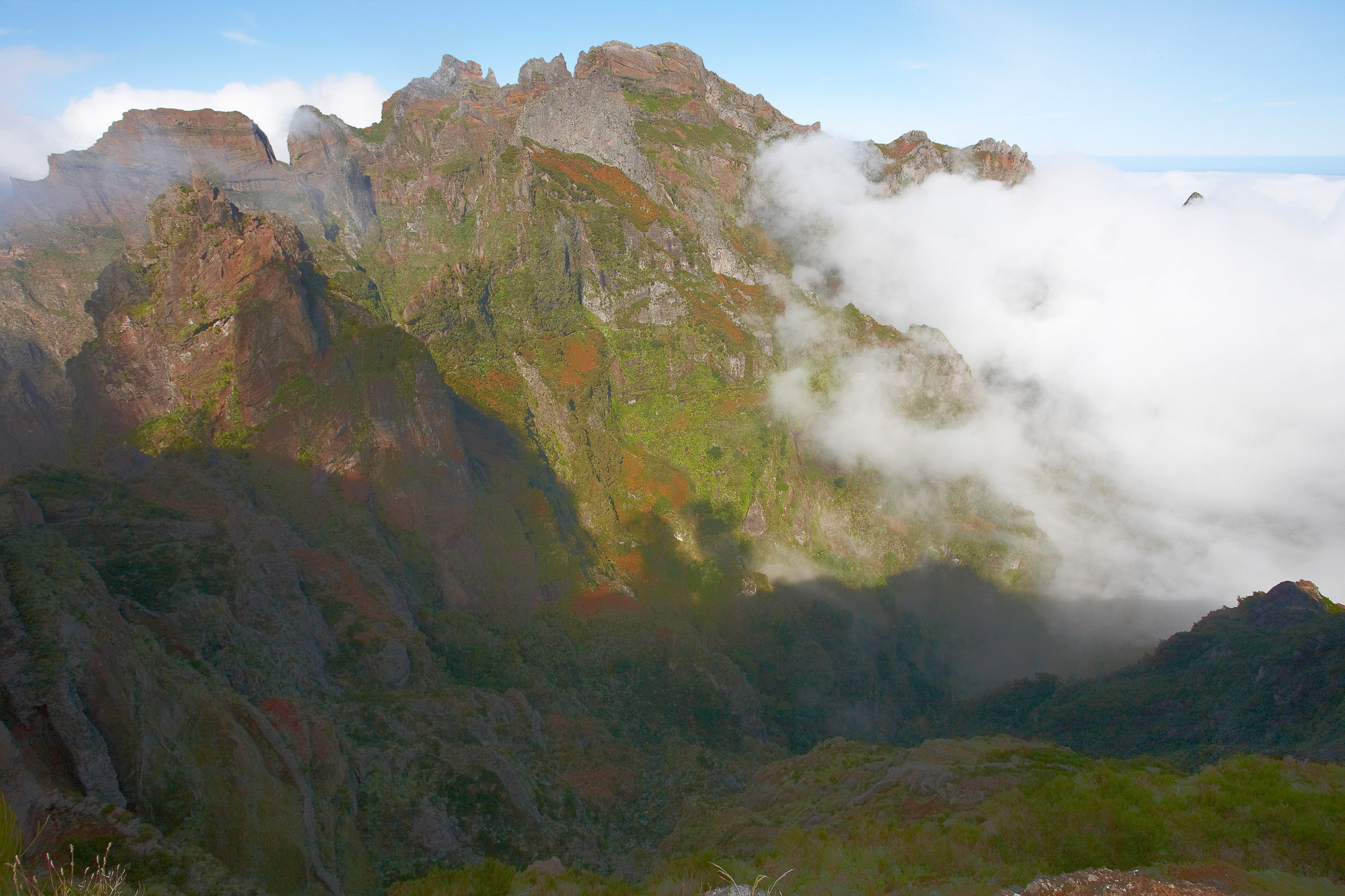 Blick vom Pico do Arieiro zum Pico das Torres